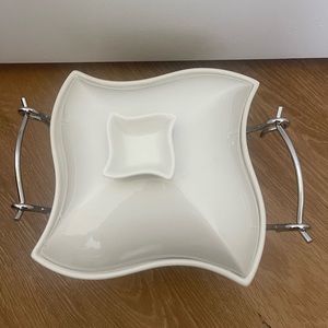 Godinger 1qt. Covered Porcelain baker with warmer stand